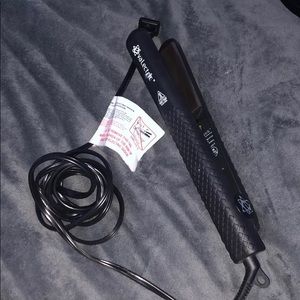 Valectric Black Straightening Iron Styler 1.25”